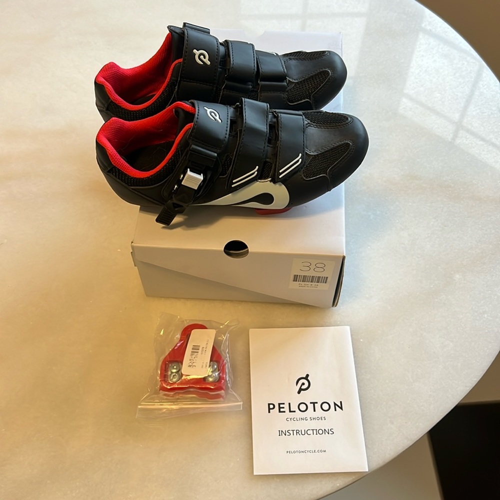 Peloton Cycling Shoes - 38/7 (Women’s) < 30 rides = Like New!